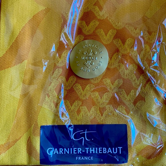 Never used beautiful tea towels from Paris! - Picture 1 of 4